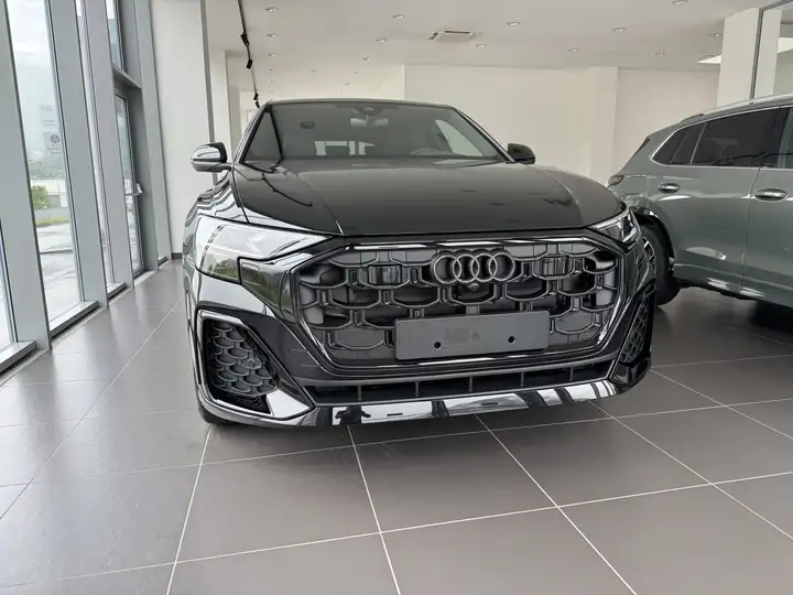 Audi Q8 S-line edition